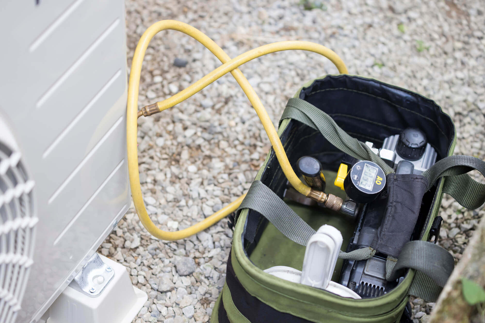 エアコンのエアパージとは？DIY作業時の注意点と業者依頼のポイントを徹底解説 | 電気工事レスキューセンター