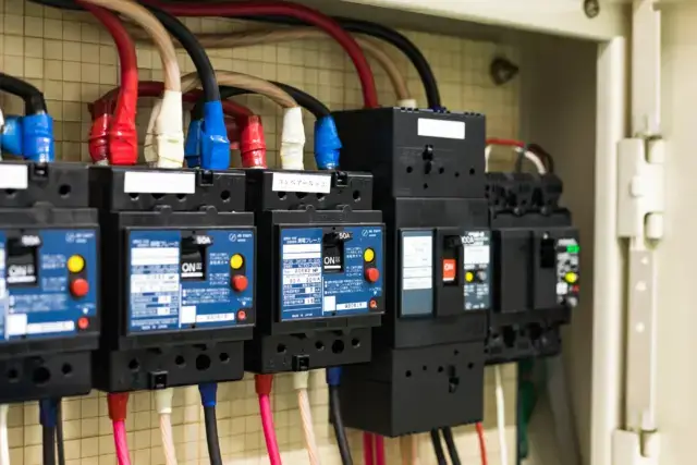 まずは3分！自宅の分電盤チェックで工事内容を予測