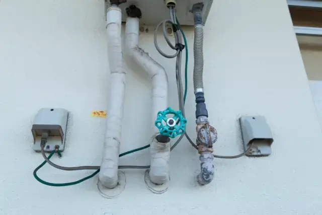 すぐお湯を使いたい！給湯器凍結を早く解消する応急処置は？