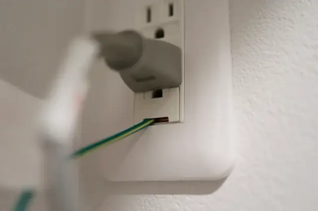 漏電の調査や修理はどこに頼んでいくらかかる?