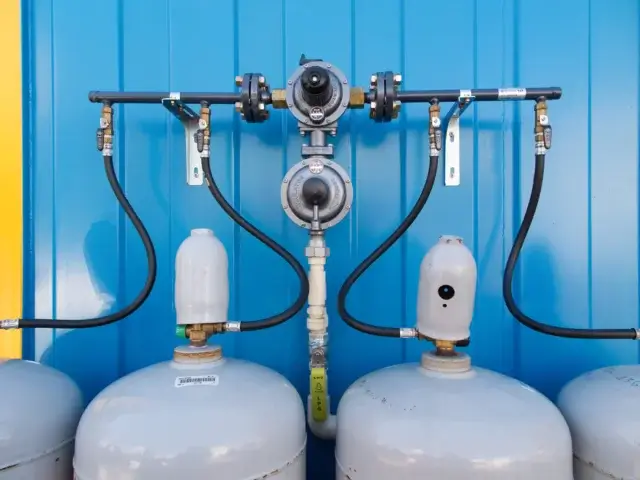 給湯器からガスの臭いがする原因は？