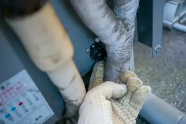 実は凍結じゃない？水は出るのにお湯が出ない給湯器の別の原因とは？