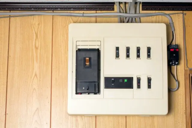 分電盤の交換を電力会社に頼めるのはどこまで?