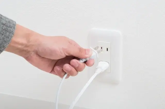 逆に100Vコンセントに200V機器をつなぐとどうなる？