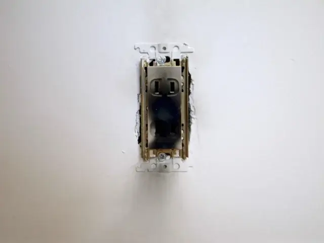 コンセントの火花を放置すると起きること