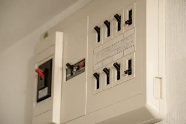 漏電が疑われるとき自分で確認する手順は?