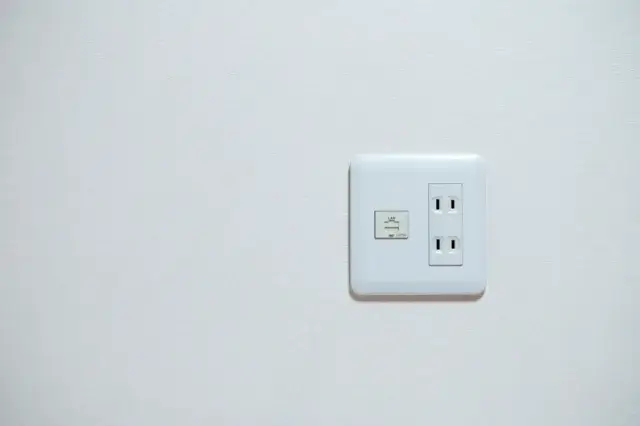 光コンセントの困りごとは回線事業者と電気工事業者のどちらに相談する?