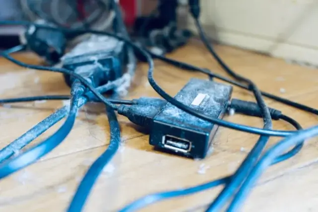 コンセントから火花が出る原因