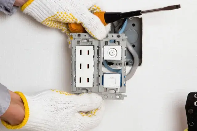 コンセント増設の費用相場：1か所あたりいくらかかるか