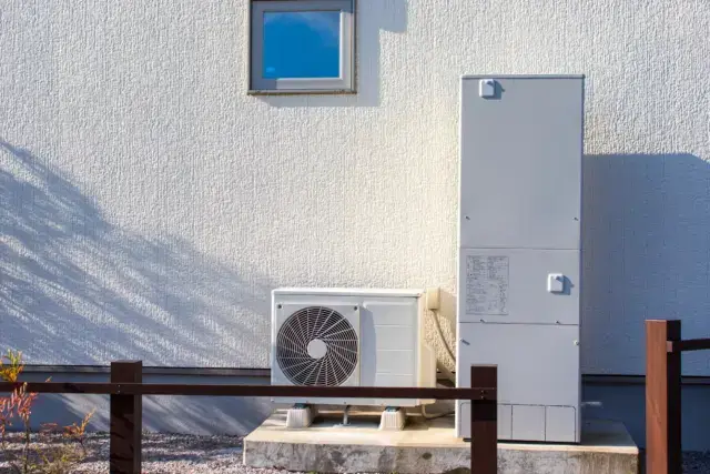 給湯器が凍結した時、業者を呼ぶ前に自分でできる安全な対処法は？