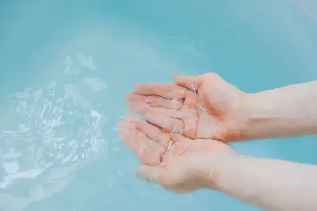 給湯器からお湯が出ない！原因特定と応急処置・交換の判断基準を解説